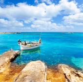 Bei der Reise auf die wunderschöne Insel Formentera gilt es die Augen aufzuhalten. Mit vielen kleinen Kniffen kann man richtig Geld sparen.