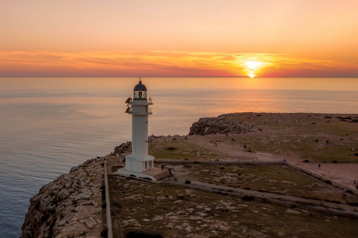 Das Cap de Barbaria ist eine markante Landzunge auf der südwestlichen Spitze der spanischen Insel Formentera, der zweitkleinsten bewohnten Insel der Balearen im Mittelmeer.