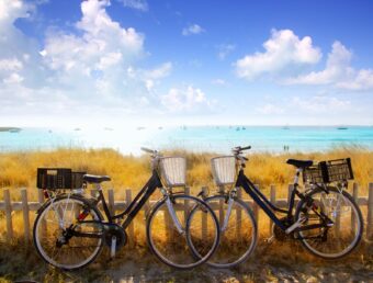 Formentera ist bekannt für seine gut ausgebauten Radwege, die sich hervorragend für Fahrradtouren eignen.